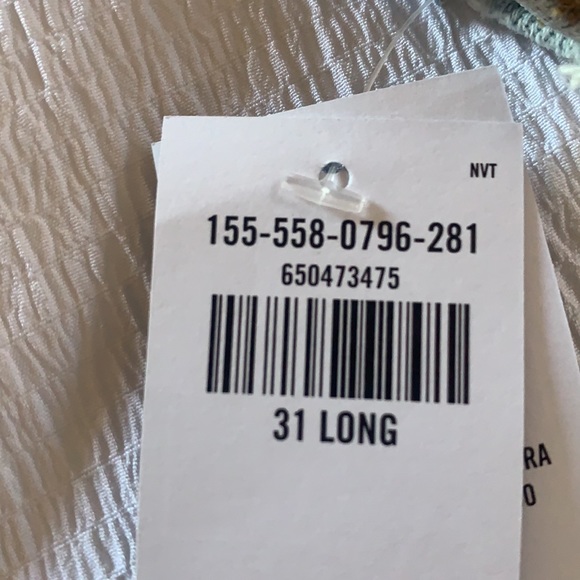 NWT Abercrombie & Fitch 90s Ultra High Rise Straight Jeans. 31L. - Picture 10 of 10